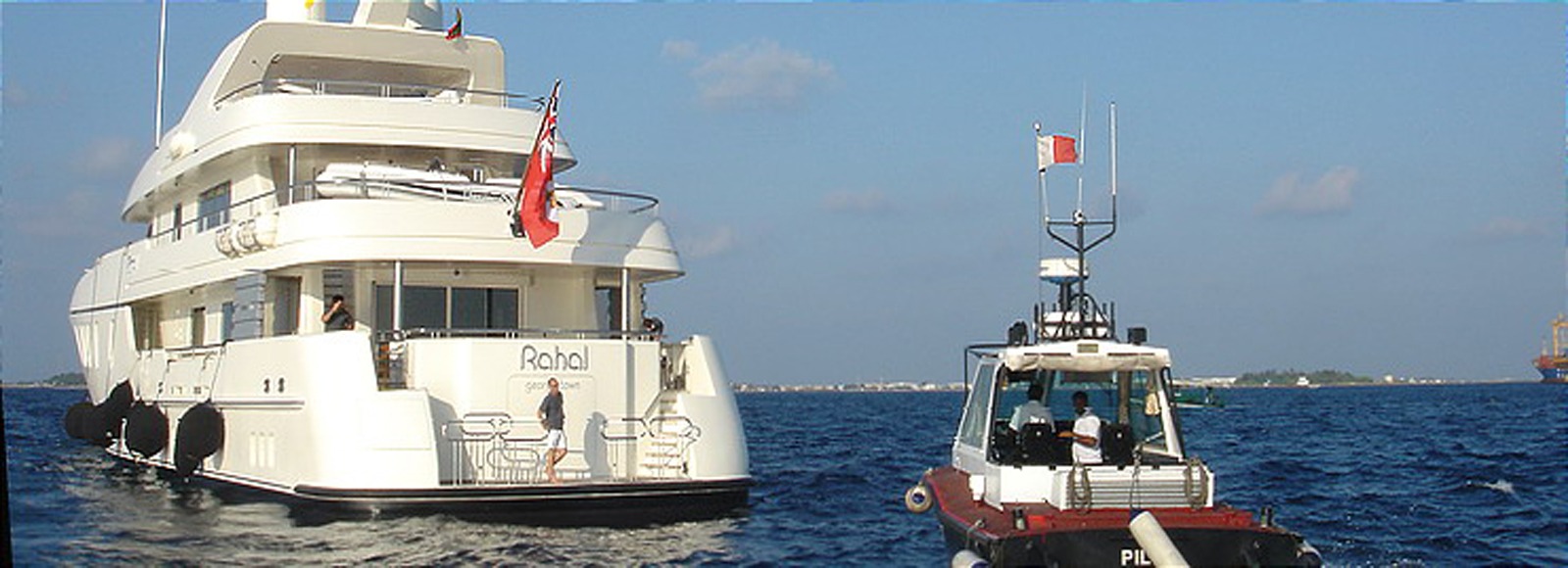 Local support boat alongside Rahal