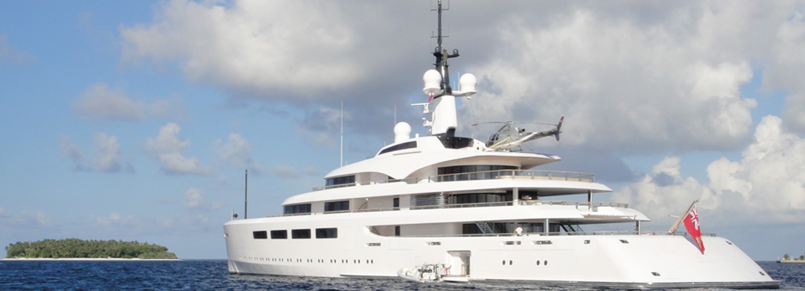 Superyacht Vava II in Maldivian waters
